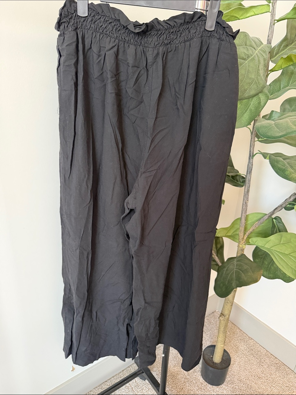 Black Women’s Elastic Waist Linen-Look Pants